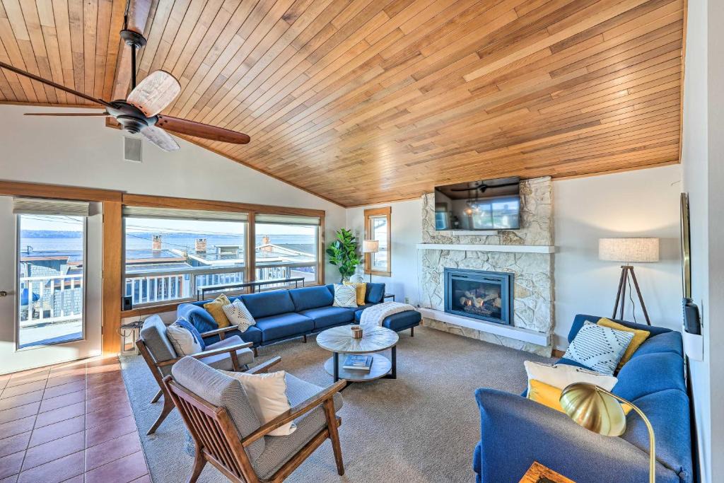 Stanwood House | McKees Beach House w/Ocean Views, Hot Tub!