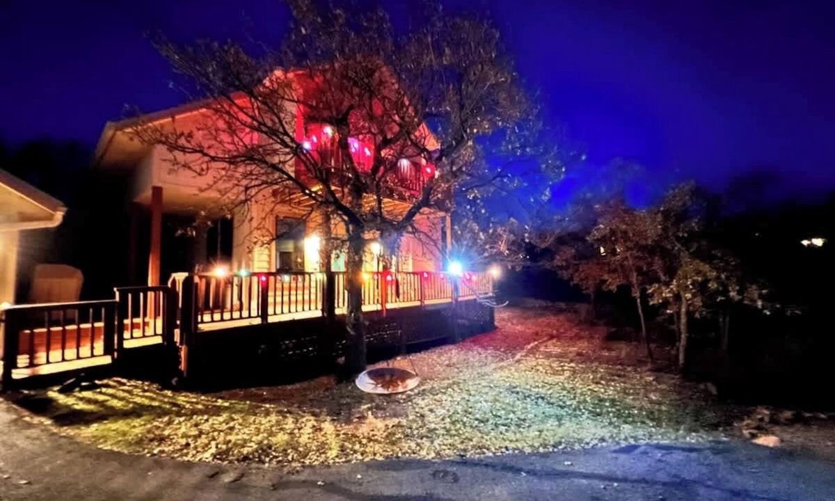 Medicine Park Cabin | Medicine Park Mountain Top Cabin-Hot Tub-sleep 11