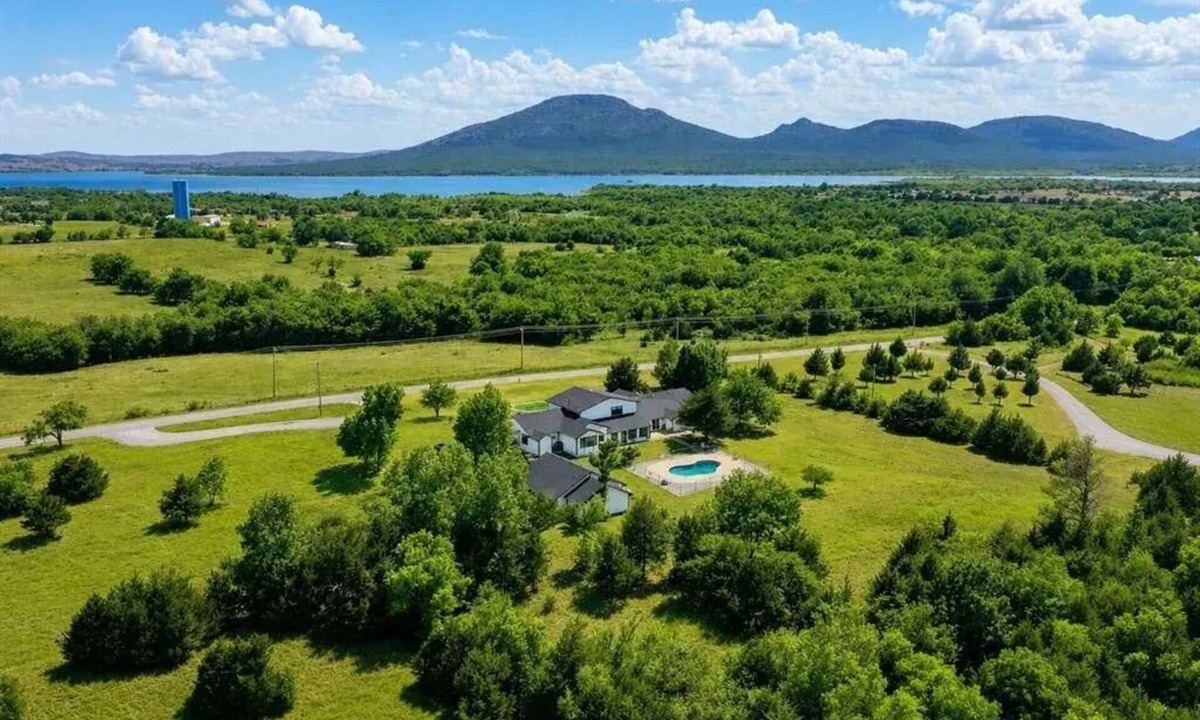 Lawton House | Meers Mountain Retreat – Everest 8848