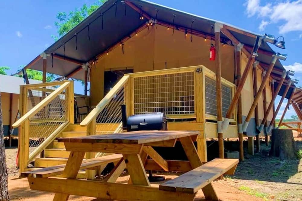 Sutherland Springs RV Rental | Memorable Family Getaway: Safari Tent Glamping in Cibolo, TX