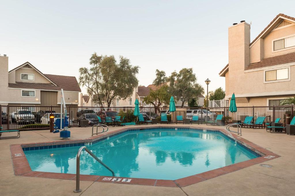 North Mountain Apartment | Metro PHX STUDIO KING BED DOWNSTAIRS sleeps 4 modern design best amenities