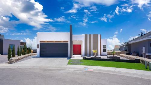 Chamberino House | Miami Style Pool House 4 Bed 3 and a Half Bath Villa