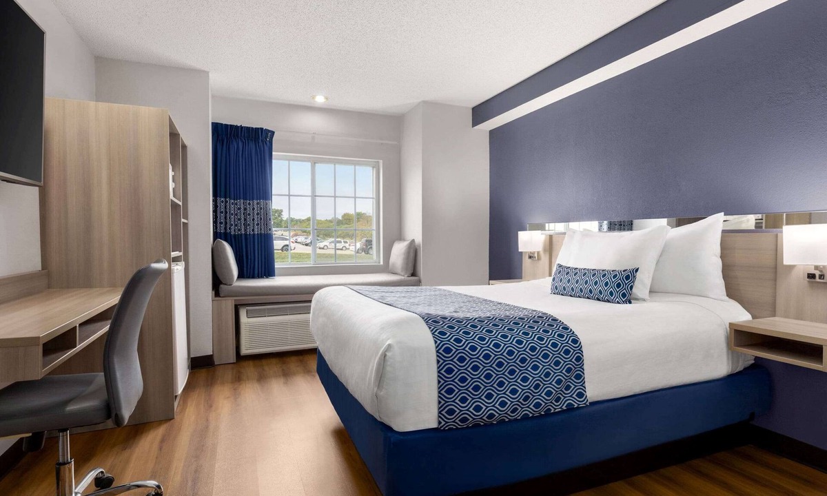 Lincoln Hotel | Microtel Inn & Suites by Wyndham Lincoln