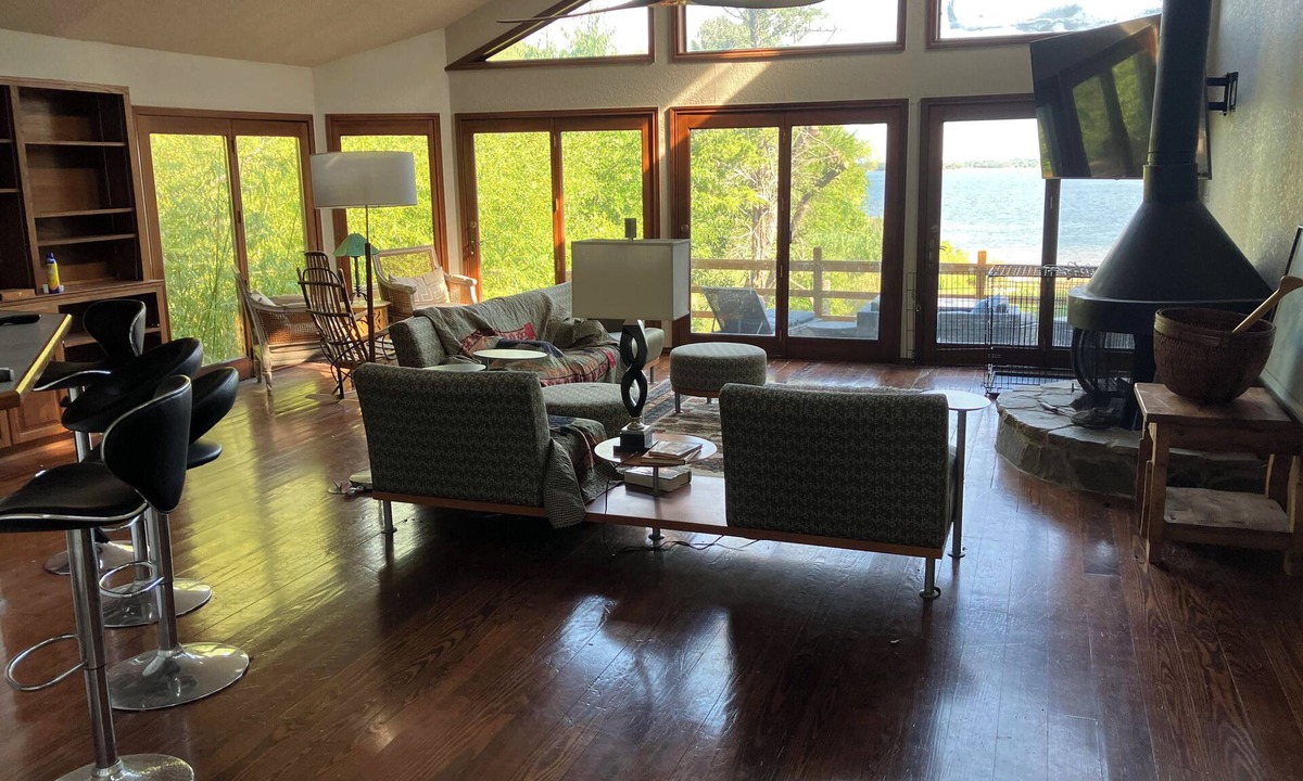 Denison House | Mid-Century Modern Lakehouse, Direct Lake Access & Cove Front Views