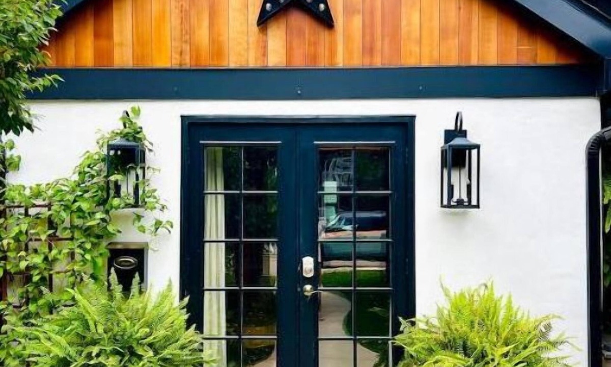 Louisville Apartment | Mid/Mod ' Little House' in Old Town Louisville