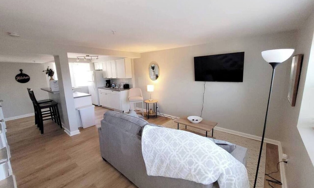 Joslyn Castle Apartment | Midtown Oasis Near Blackstone - Pet Friendly Retreat