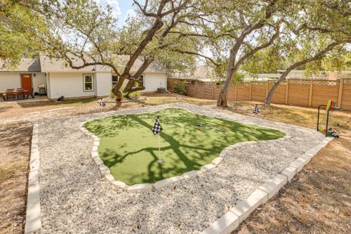 West San Antonio House | Mini Golf, Arcade & Fire Pit! San Antonio Home