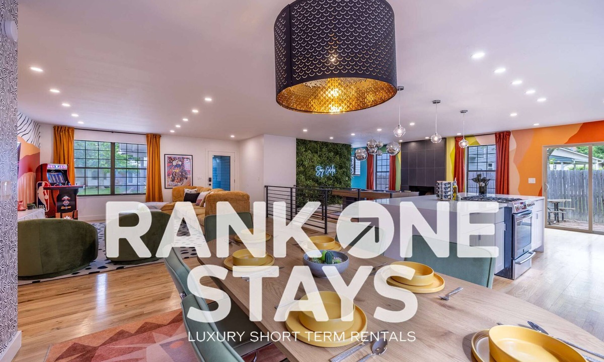 Walnut Grove House | Mini Golf | Movie Theater | 2 King Beds | Arcade