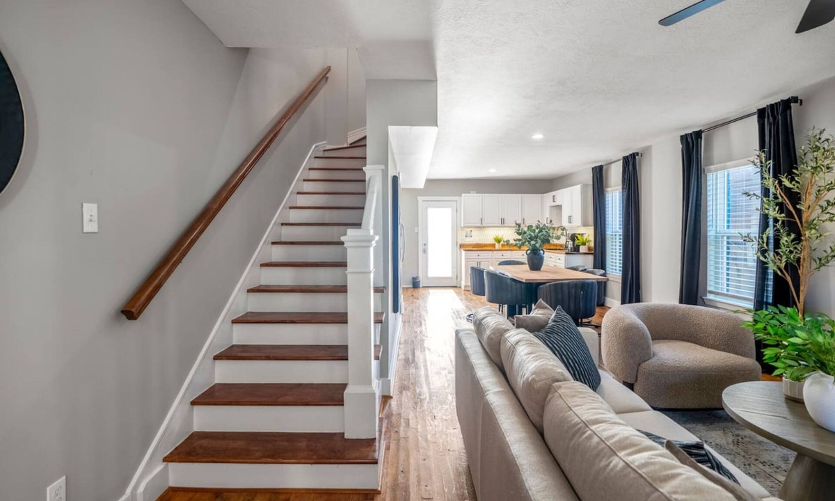 Greater East End Apartment | Modern 2BR Home With King Beds Near Downtown