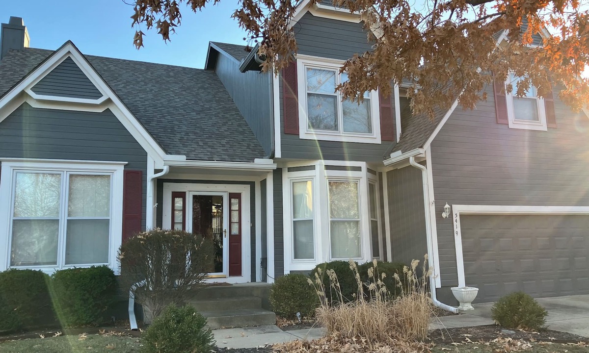 Shawnee House | Modern 3-bedroom house with private grounds in a beautiful safe neighborhood