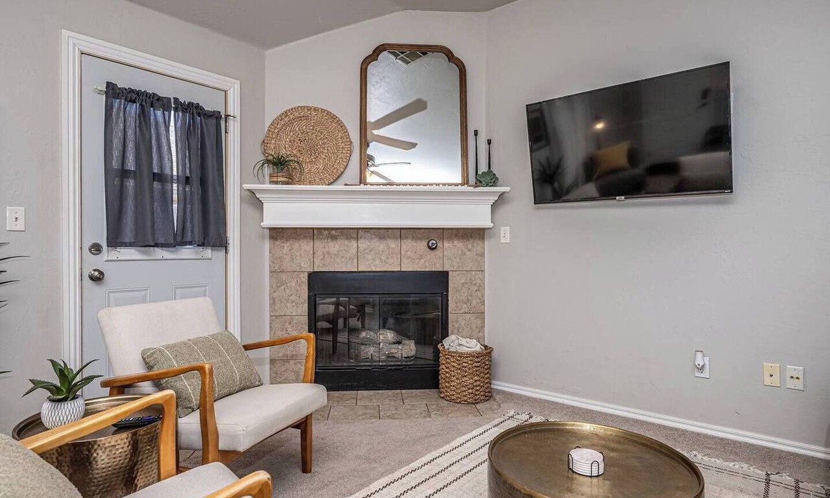 Oklahoma City Apartment | Modern 3BR/2BA Near Tinker AFB & OKC!