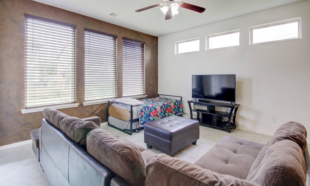 Rosenberg House | Modern 3BR Home w/Fenced Backyard - Across from Brazos Town Center