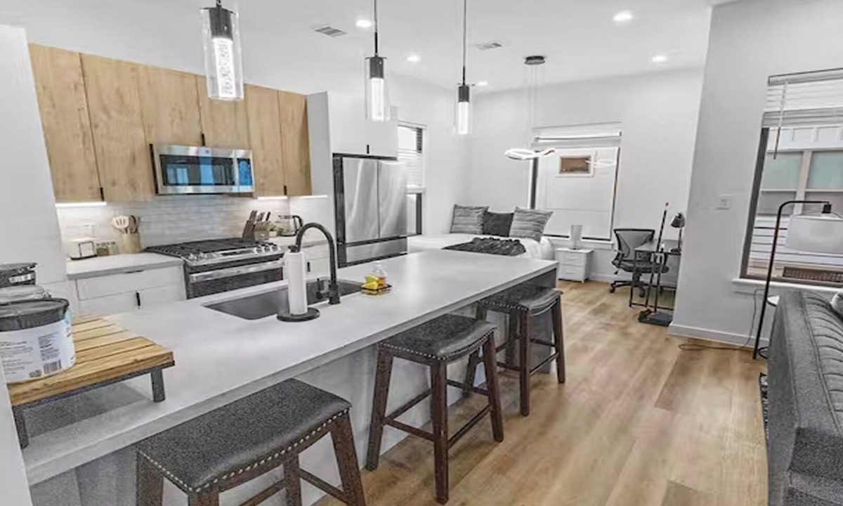 OST - South Union House | Modern 3BR Town home - Gated - Sleeps 8