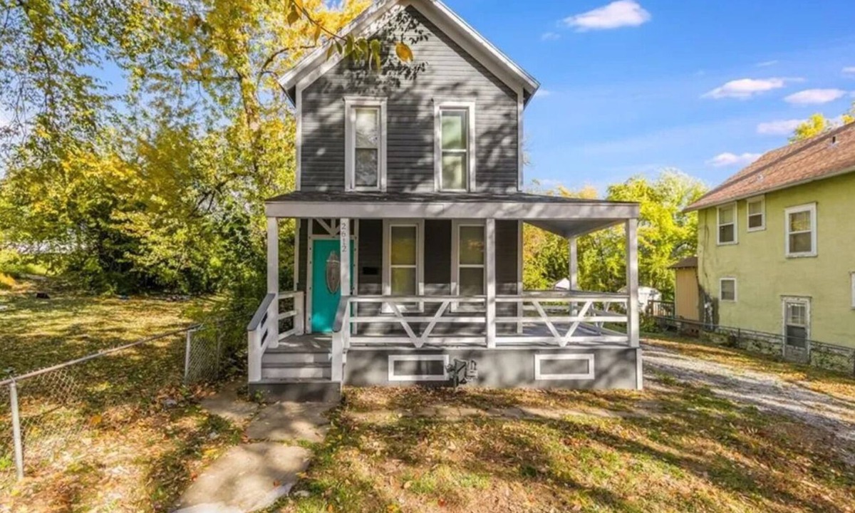 Northeast Kansas City House | Modern 4 Bedroom Farmhouse In The City
