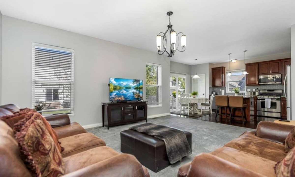 Northeast Columbus House | Modern 4BR Columbus Home - Near Airport and Easton