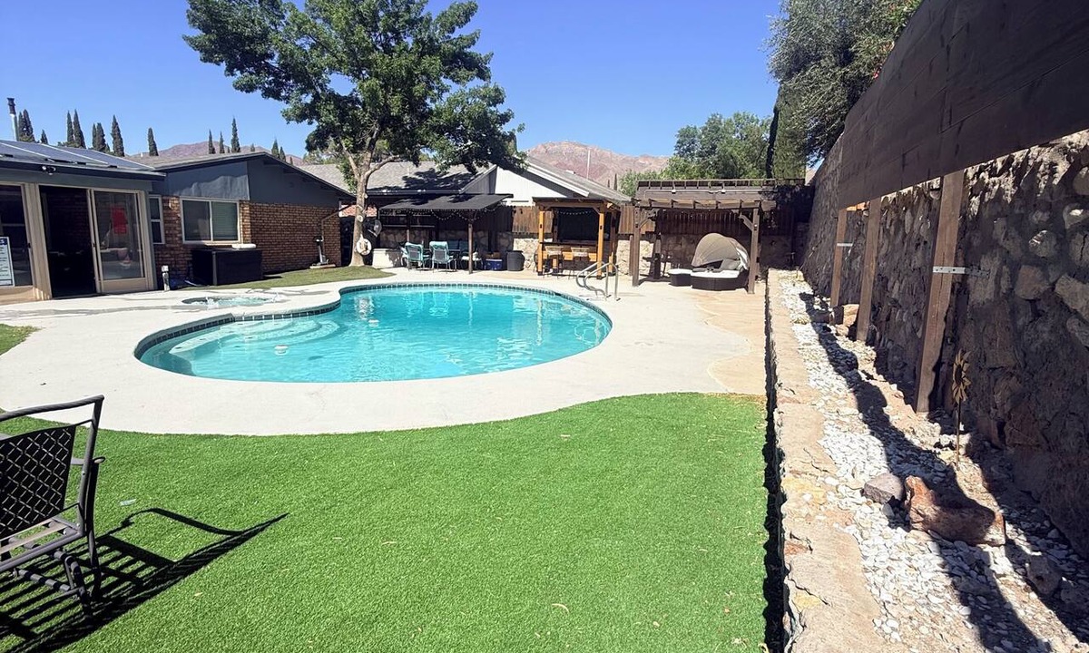 El Paso House | Modern 5-bedroom house in the Westside with a heated pool & Game room. Sleeps 12
