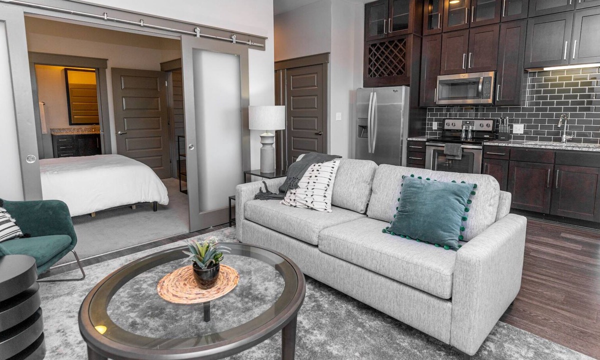 Vickery Meadow Apartment | Modern Apartment in Prime Location (ID2255)