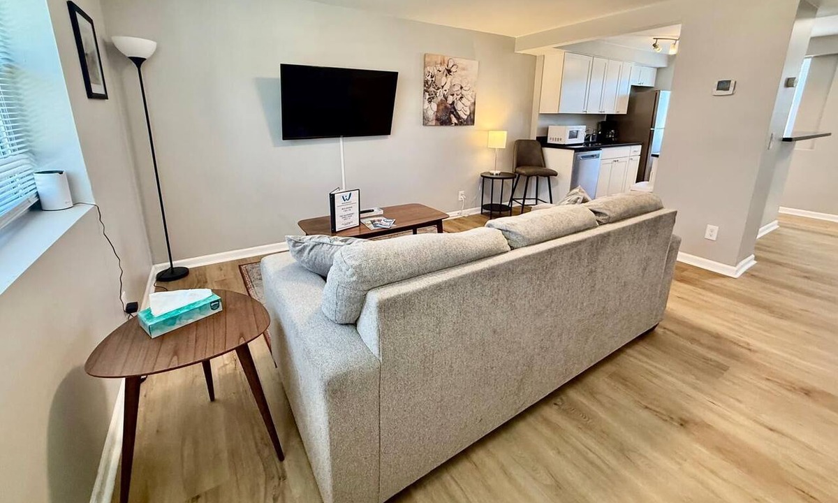 Joslyn Castle Apartment | Modern Apartment Steps from Blackstone & Dundee