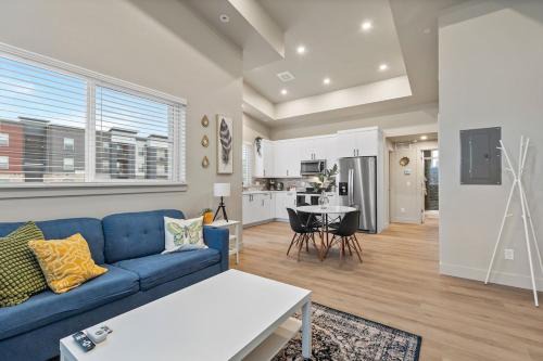 Old Town North Apartment | Modern Apartment with Views