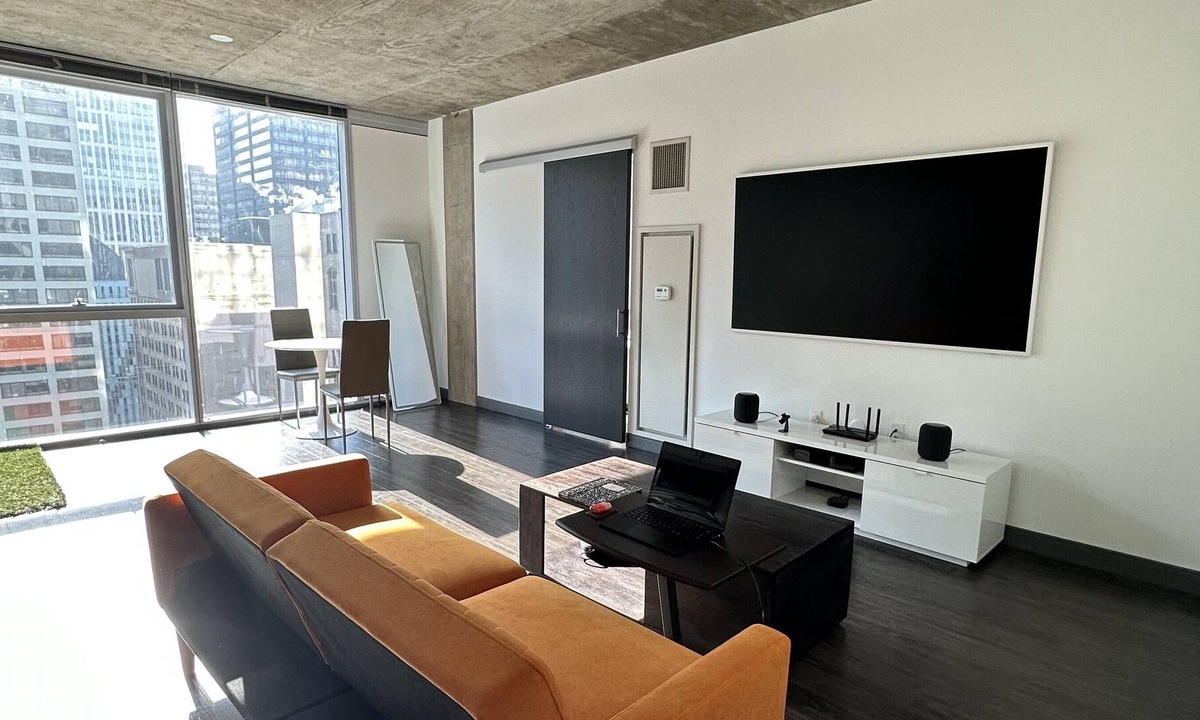 West Loop Gate Apartment | Modern/Chic Loft Style Downtown Chicago Luxury Apartment