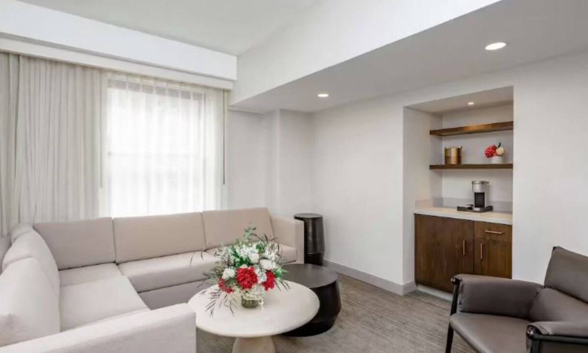 Downtown Des Moines Hotel | Modern Comfort Meets Historic Charm Near Wells Fargo Arena and Convention Ctr
