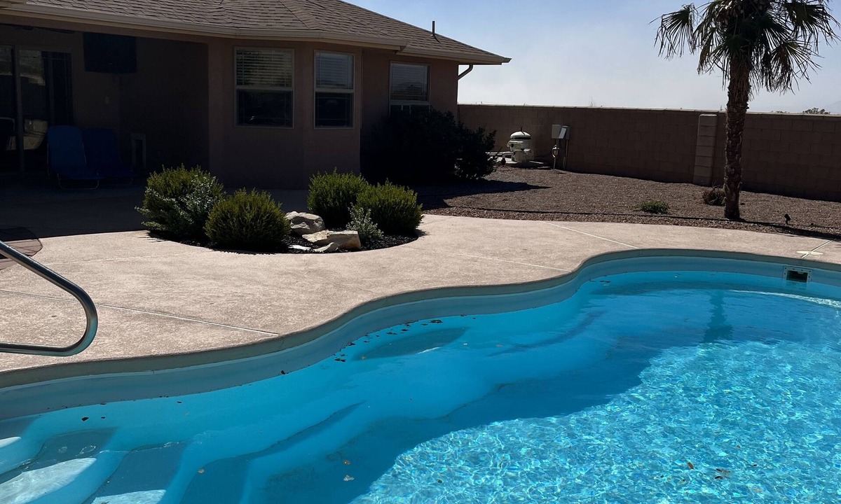 Alamogordo House | Modern Desert Oasis with heated pool, hot tub and game room