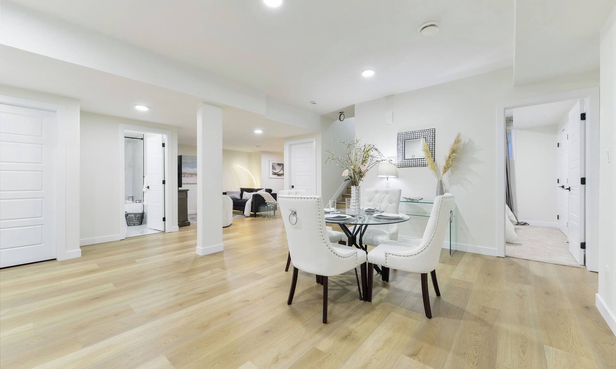 Southeast Edmonton Apartment | Modern & Elegant Executive Suite near Refinery Row. Office Desk + Kitchen