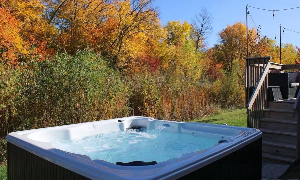 Berwick House | Modern Escape - HotTub+Game Room