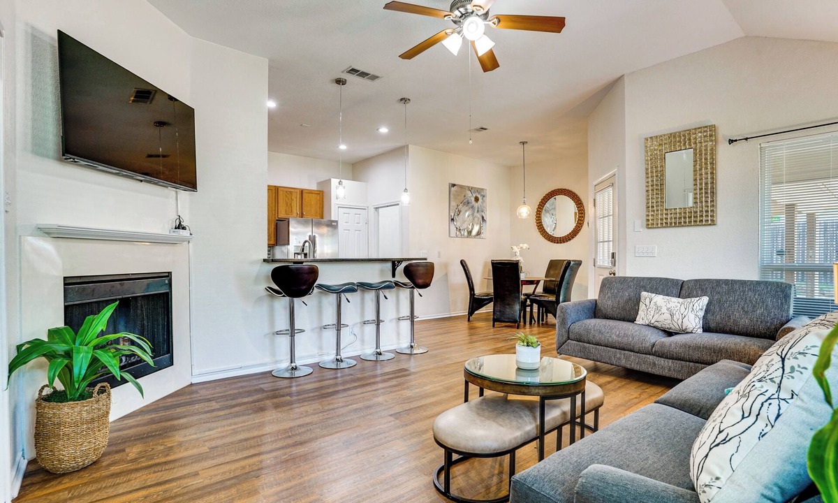 South Arlington House | Modern Home Near DFW: Work, Play + Relax!