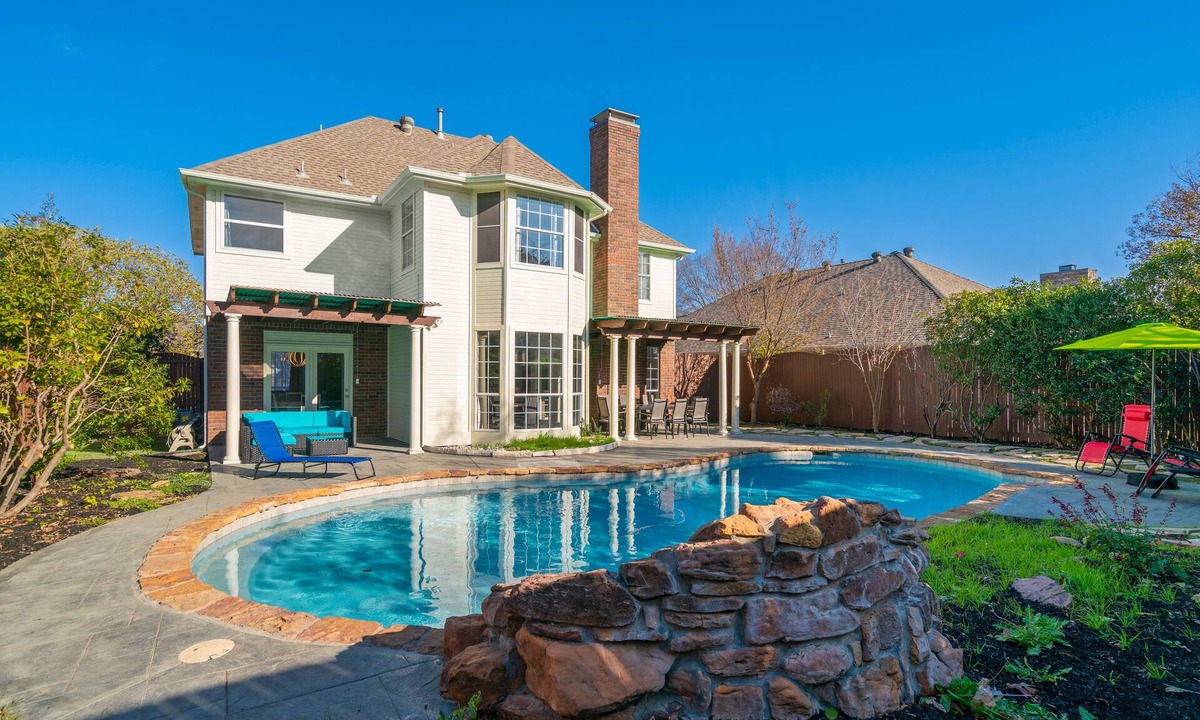 Flower Mound House | Modern Home w Heated Pool Game Rm sleeps12-15 near DFW & Gaylord hotel