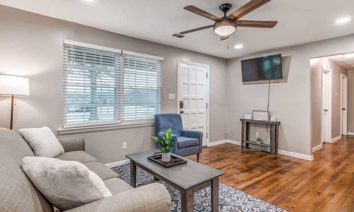 Memphis House | Modern Interior, Near Downtown! Warm at Wellsville