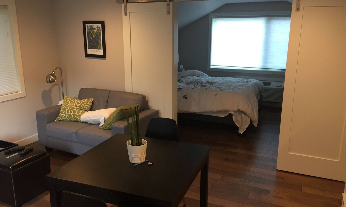 Old Town West Cottage | Modern Loft on Mountain Avenue in Old Town
