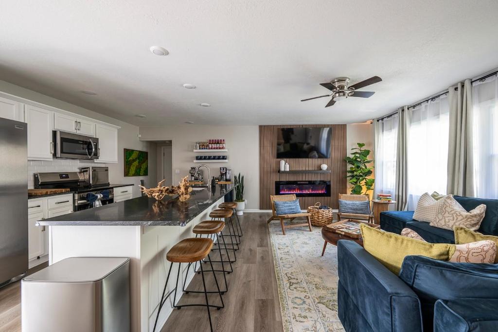 Lee's Summit Villa | Modern Luxe 3B2B - Hot Tub - Game Room - EV Charger - Walk to Downtown LS