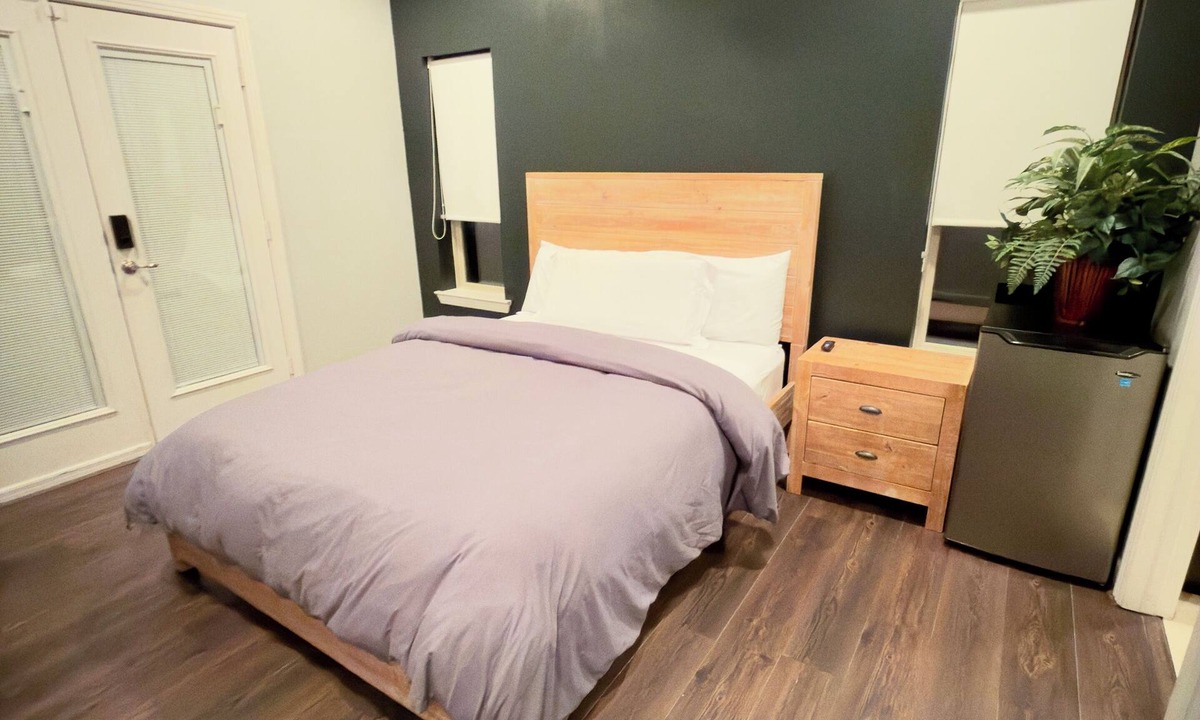 Midtown House | Modern Midtown Suite - Private Entry & Bath