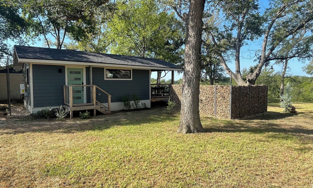 Bastrop Cabin | ~Modern River Valley Retreat with Private Hot Tub, walkable to Downtown Bastrop
