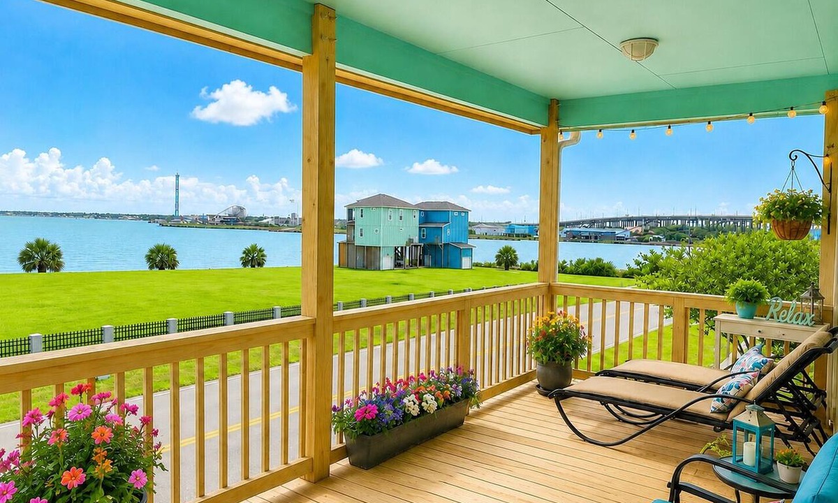 El Lago House | Modern Seabrook Bayfront Escape: Coastal Views, Near Kemah Boardwalk