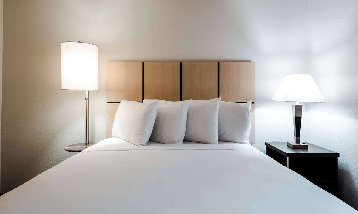 Fossil Creek Apartment | Modern Suite | Queen Bed | Kitchenette