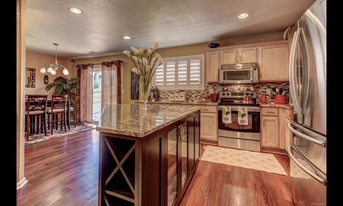 Aurora House | Modern townhouse located right off of 470 sleeps 8