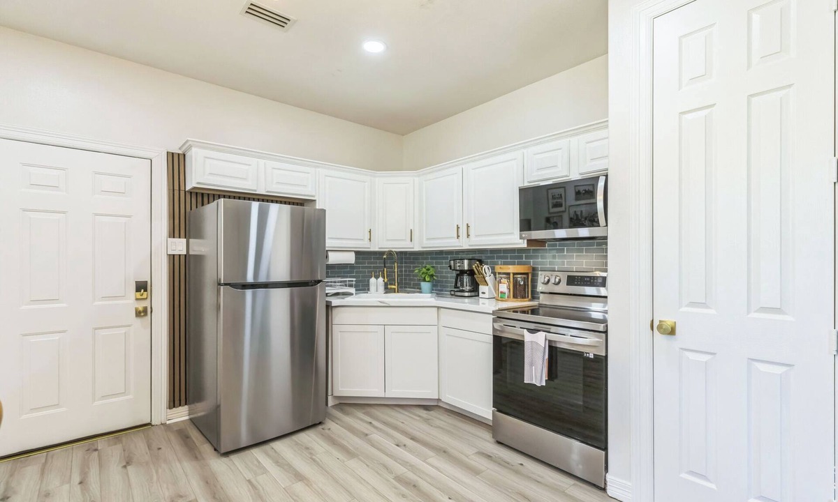 Magnolia House | Modern, Tranquil Woodsy Casita near Houston Private 1BR Retreat with Tejas Charm
