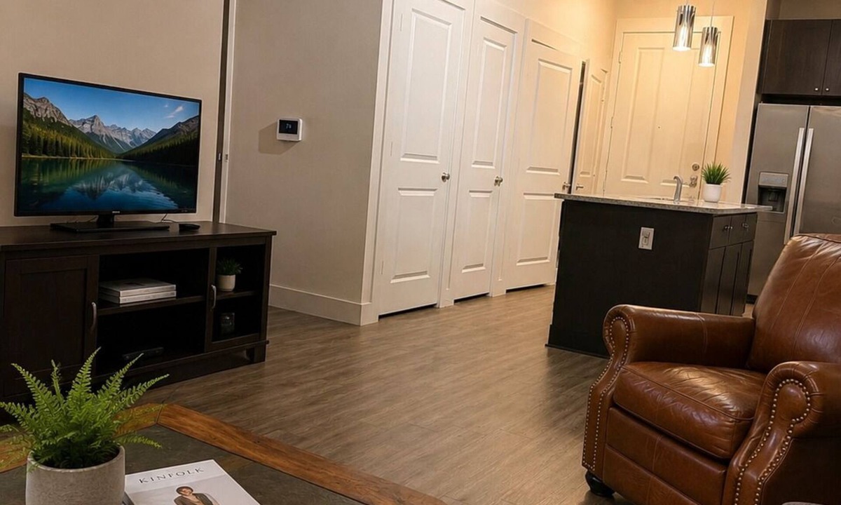 Uptown Apartment | Modern Victory Park Retreat- Ideal for FIFA, AAC Events & Downtown