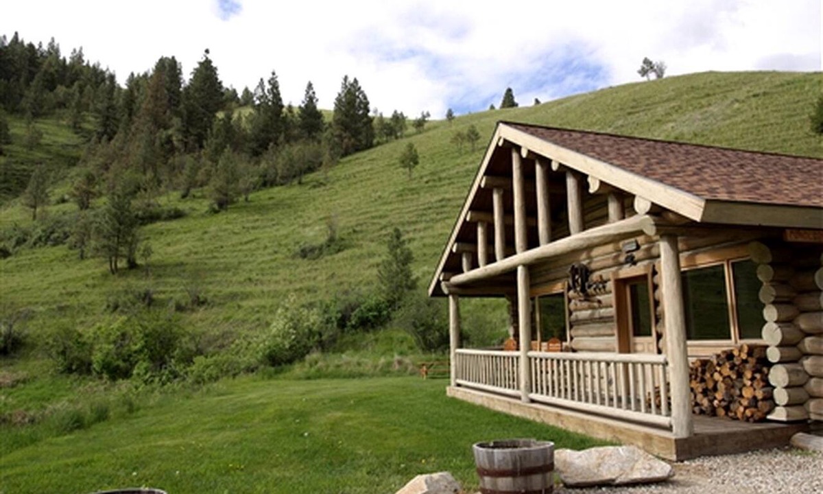 Darby Cabin | Montana Mountain Glamping: Charming Log Cabin with in Darby