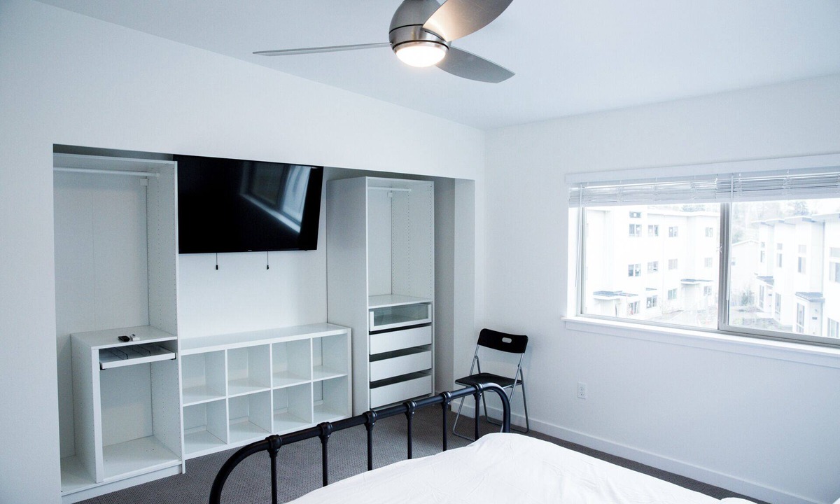 South Beacon Hill House | Monthly Rental-Modern LUX 3bd by LightRail to anywhere