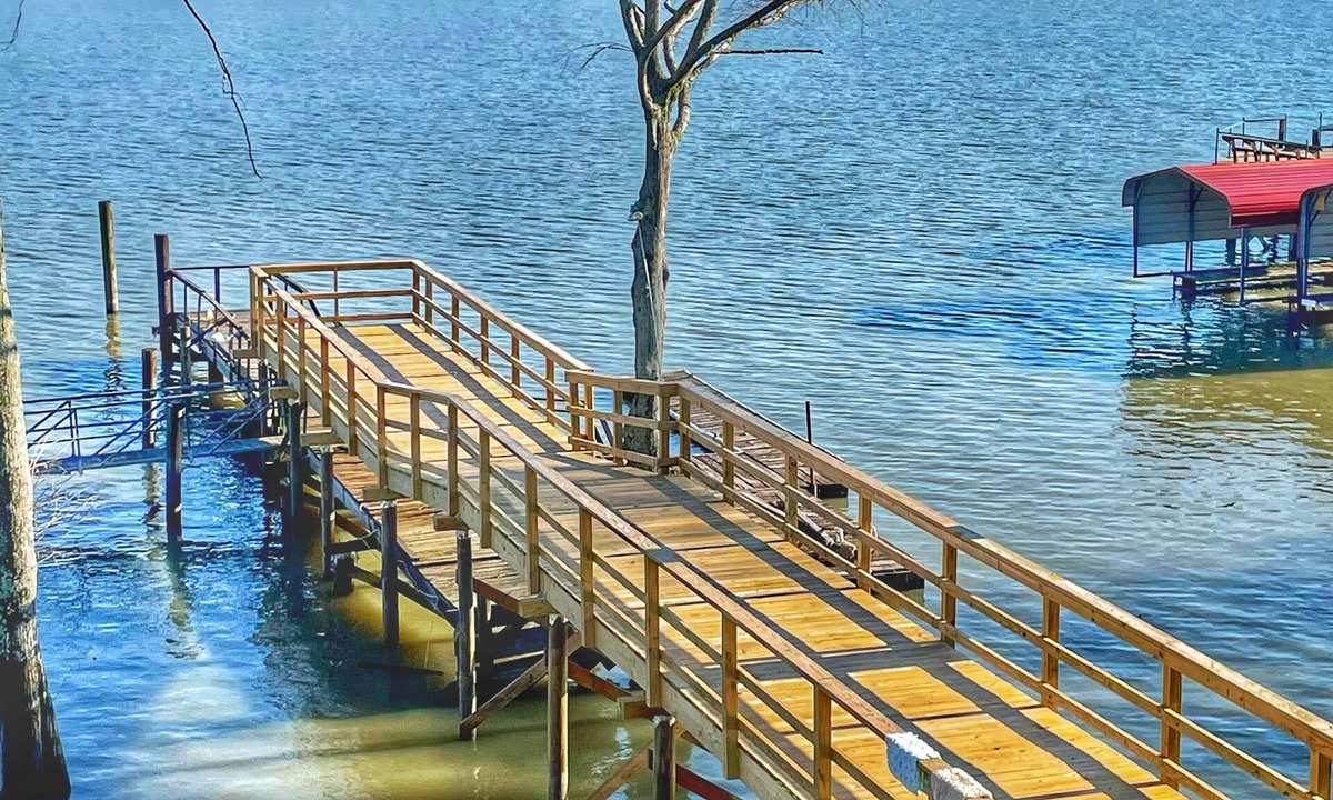 Dundee House | Moon Lake Escape on the water & near Clarksdale, MS & Helena, AR