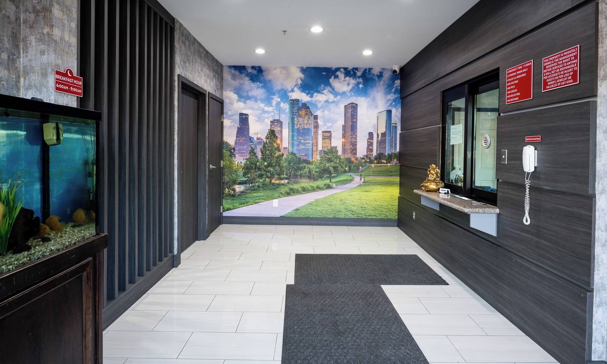 Greater Greenspoint Hotel | Moonlight Suites - Houston George Bush Intl Airport