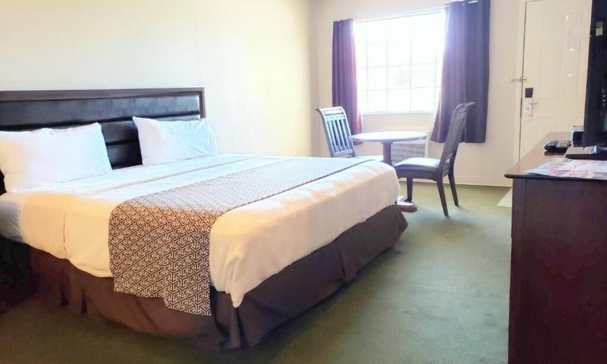 Calhoun Hotel | Motel 103