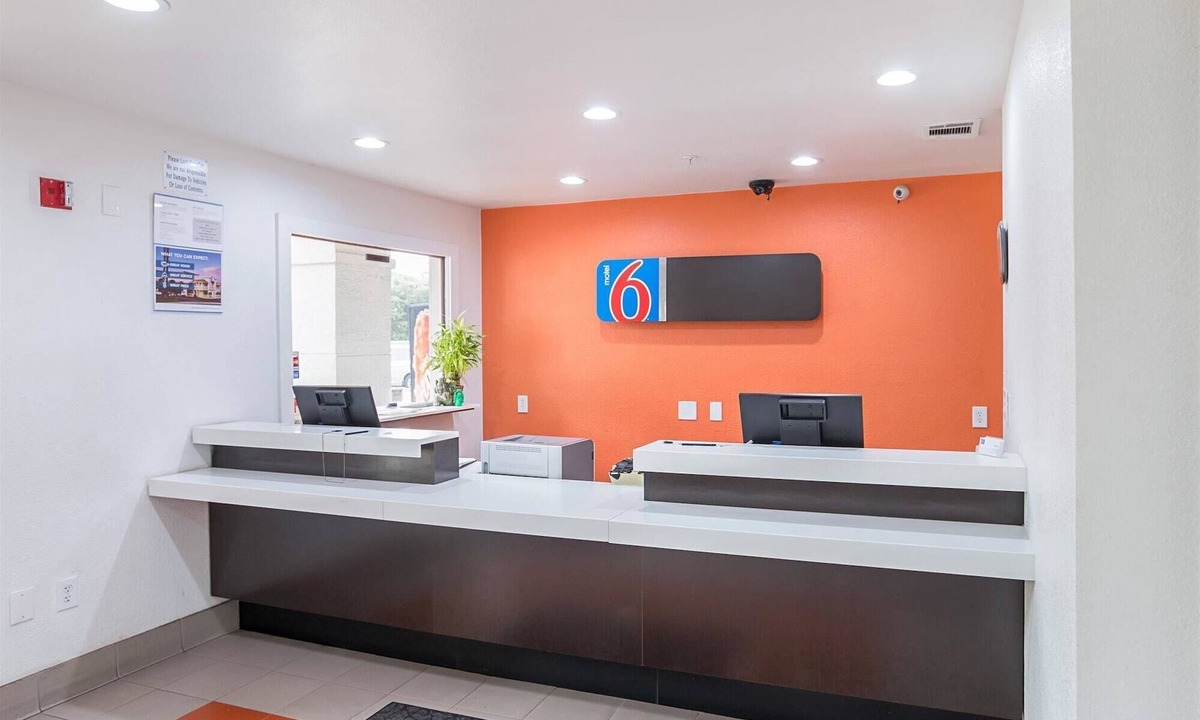 Grand Prairie Hotel | Motel 6 Grand Prairie, TX - Near Six Flags Drive