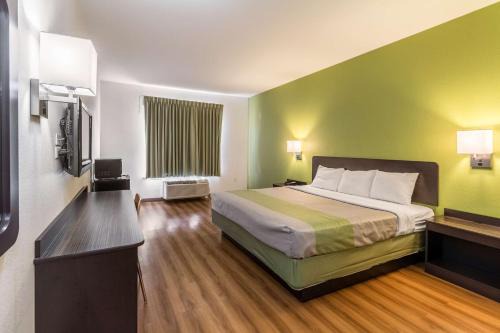 North Richland Hills Hotel | Motel 6-North Richland Hills, TX - Rufe Snow