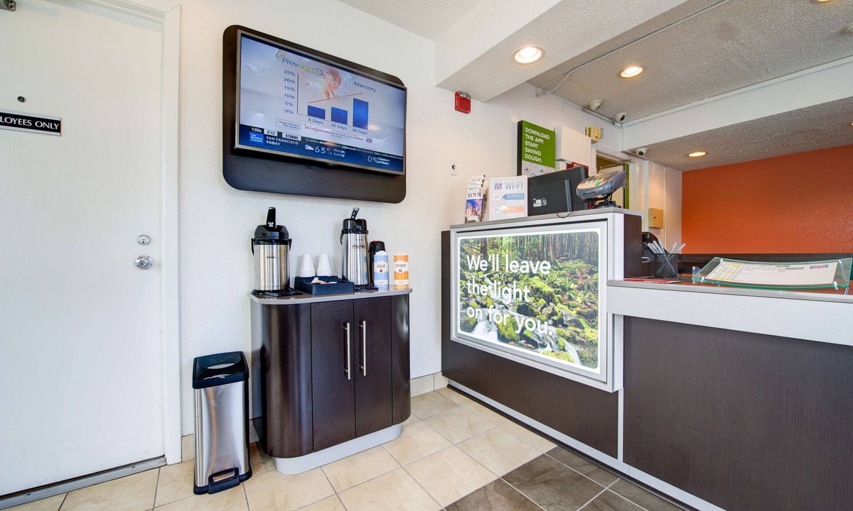 SeaTac Hotel | Motel 6 Seattle, WA - Airport