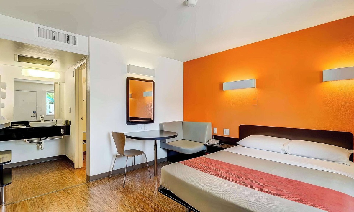 Dupont Hotel | Motel 6 Thornton, CO