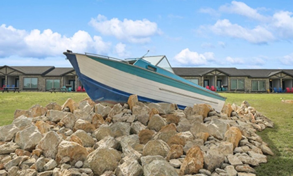 Graford Hotel | MotorBoat Inn Suite 4